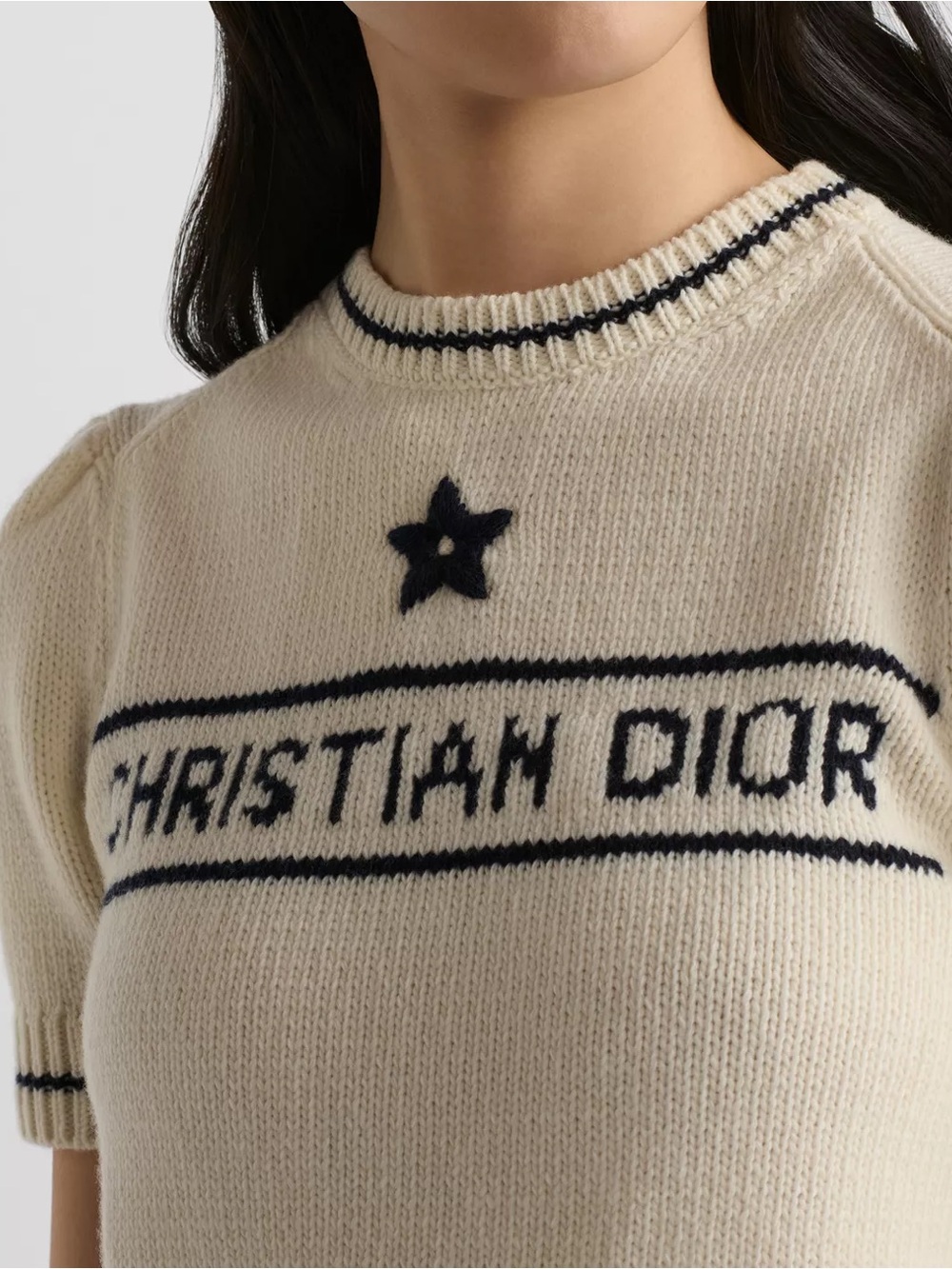 Dior Short-Sleeved Sweater
Ecru Wool and Cashmere Knit - Picture 6 of 10